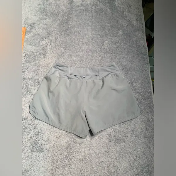 Nike dri-fit Women's Gray Athletic Shorts small - Image 5