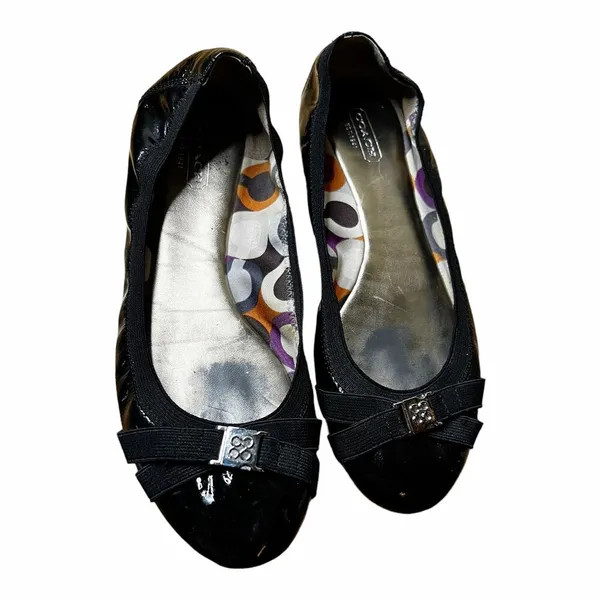 COACH Patent Leather Medallion Buckled Strapped Elastic Ballet Flats Size 9 GUC - Image 7