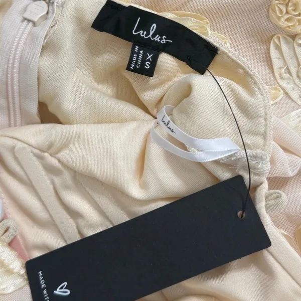 Lulus Nantessa Light Yellow Floral Applique Lace-Up Maxi Dress size XS NWT - Image 7