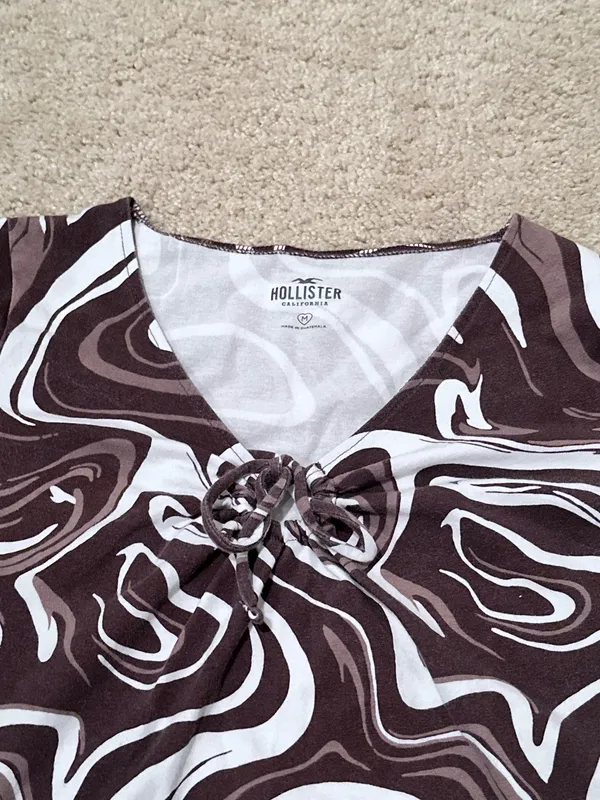Hollister Brown & White Swirl Tie-Front Crop Top - Image 3