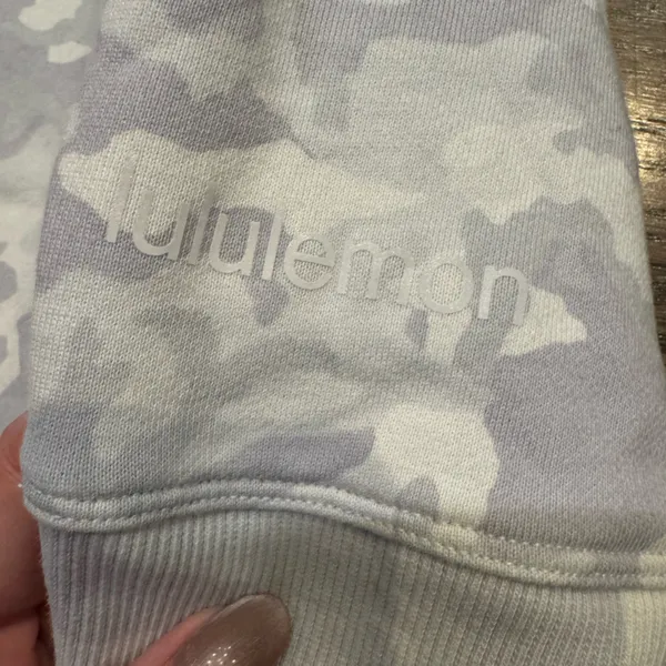 Lululemon Athletica Women's Camouflage Sweatshirt - White - Image 3