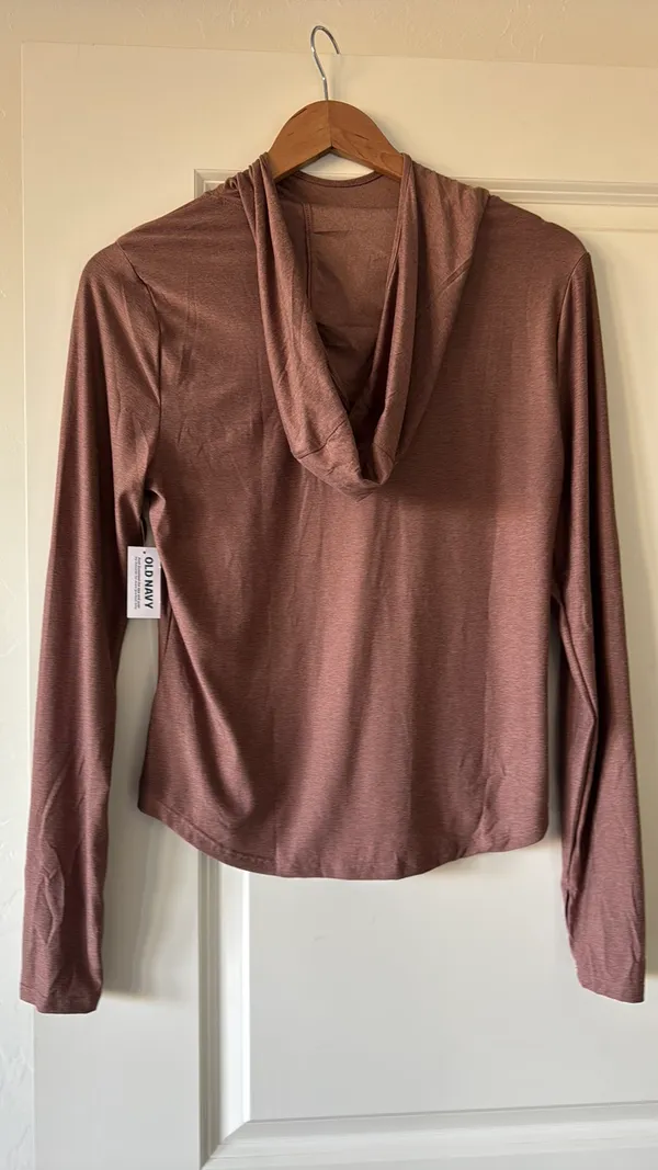 Old navy cloud motion long sleeve - Image 4