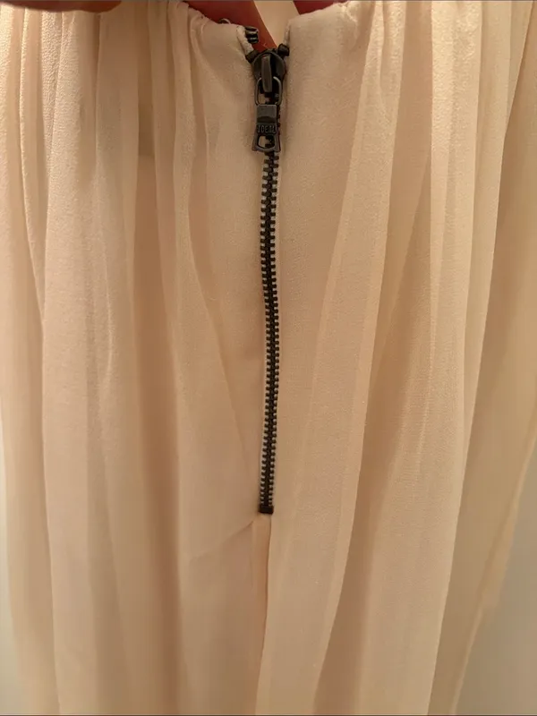 Alice + olivia Elegant Cream V-Neck Dress - Image 4