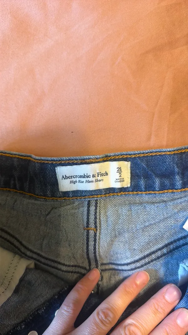 Abercrombie High Rise Mom Short - Image 3