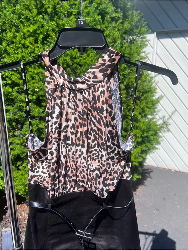 XOXO Leopard Print Bodice Black Skirt Open Back Dress - Image 9
