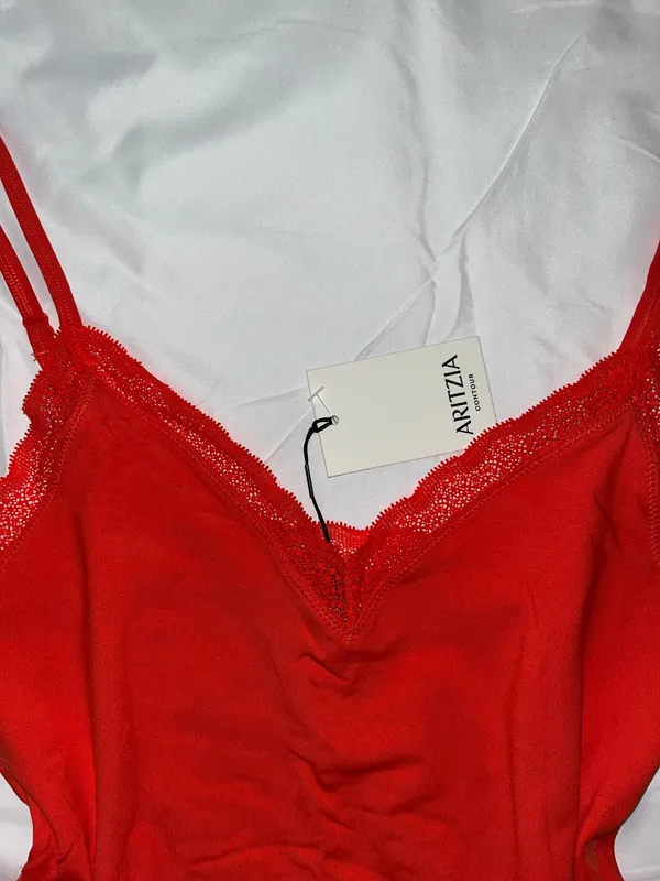 Aritzia lace cami poppy red - Image 2