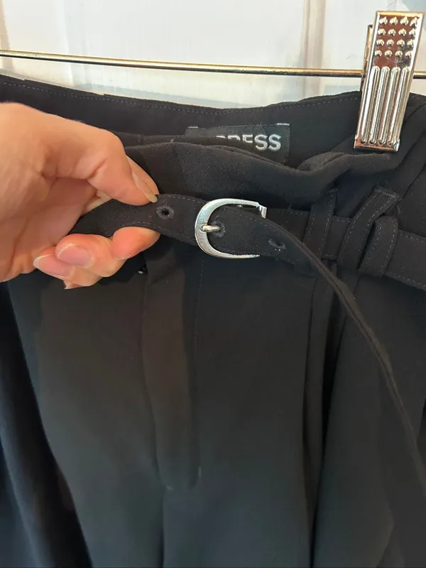 Express wide leg high-rise dress pants size 8 stylish work attire - Image 3