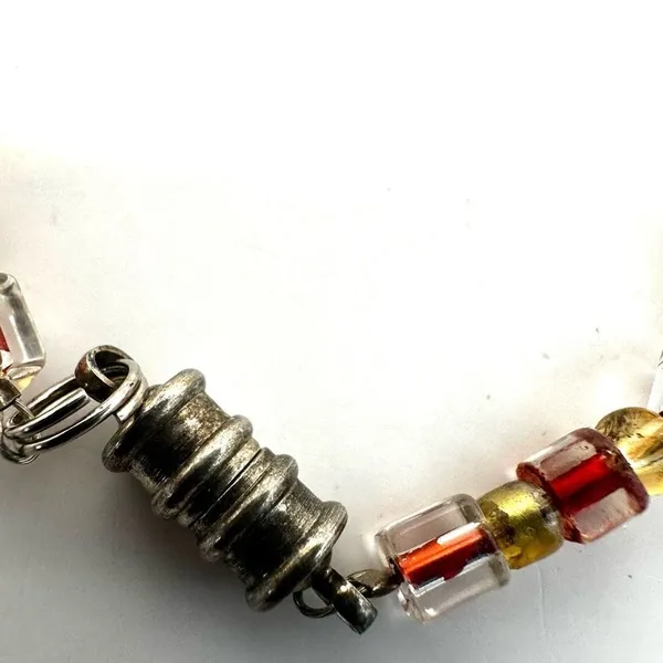 Clear and yellow beaded bracelet - Image 5