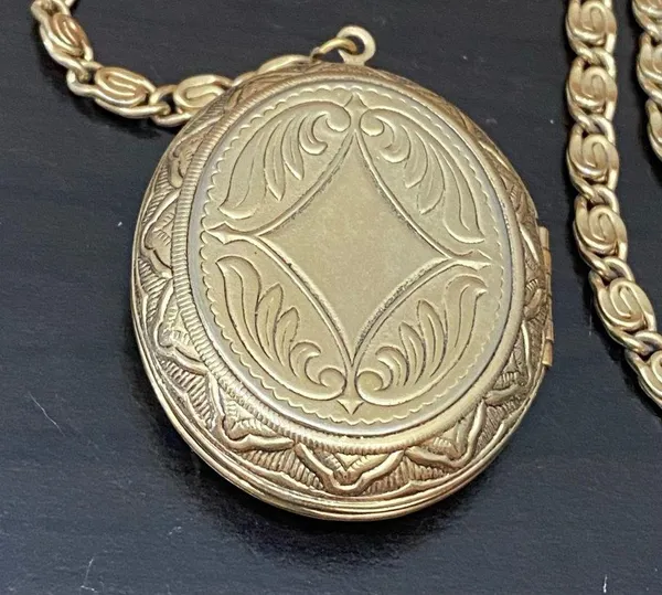 Vintage Signed 1928 Scroll Chain Link Gold-tone Locket Pendant 30” Necklace - Image 6
