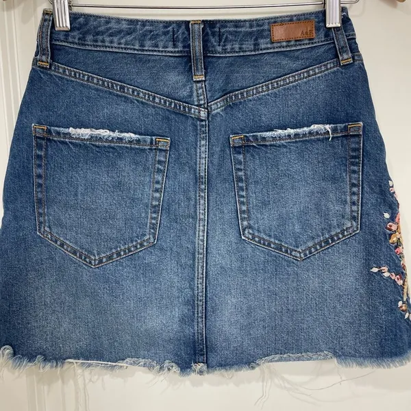 Abercrombie & Fitch Floral Embroidered Distressed Skirt - Boho Chic size 26! - Image 7