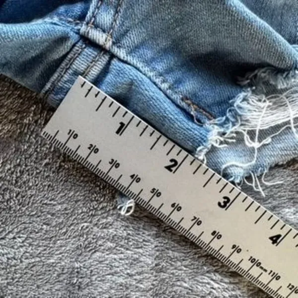 Levi High Rise Shorts Sz 30 - Image 4