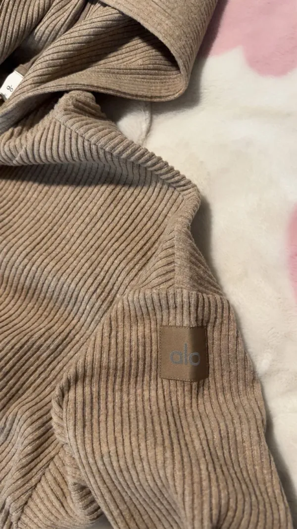alo sweatshirt new with tags - Image 3