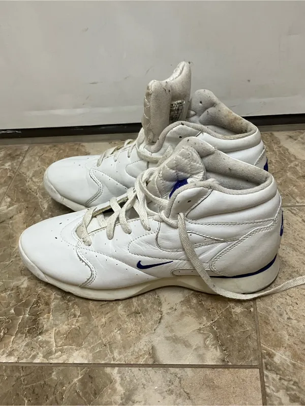 Women's Nike Vintage Airliner Size 8 - Image 3