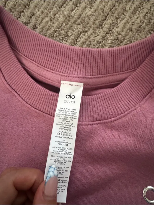 ALO Yoga Accolade Crew Neck in Wild Pink Rose - Image 3