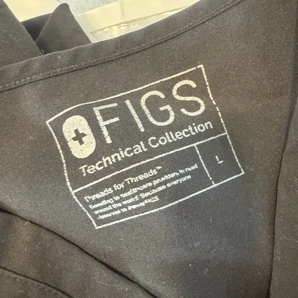 Figs Casma Three-Pocket Scrub Top black Short Sleeve scrub size large no flaws - Image 2