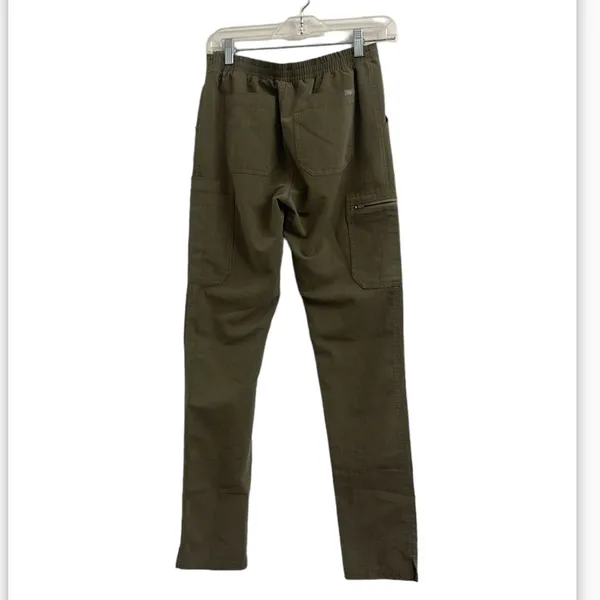 Figs woman olive green cargo scrubs size XS/T - Image 6
