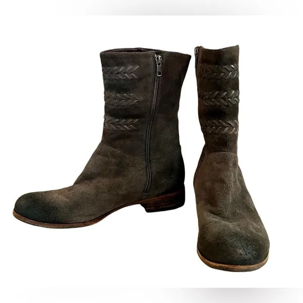 UGG Australia 3282 Cailyn Western Mid Calf Brown Suede‎ Distressed Boot sz 9 - Image 2