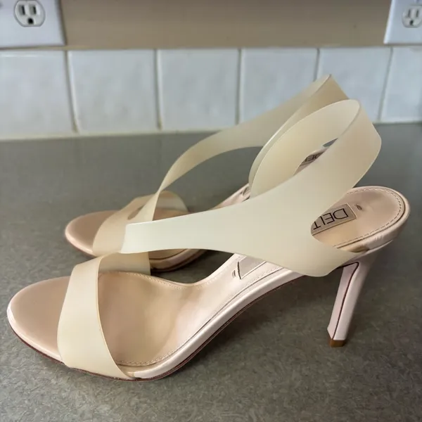 Deltan Bachelorette Prom Wedding Neutral Preppy Coquette Patent Heels 8 - Image 3