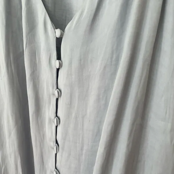 Dolan Sleeveless Blouse Top Light Blue Button Front FLAWS ~ Women’s Size M - Image 9