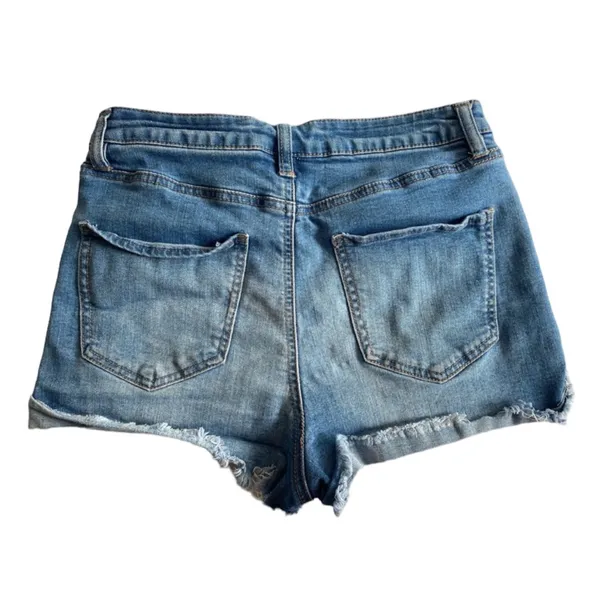 refuge Distressed Button Front Jean Shorts
Size‎ 6 - Image 2