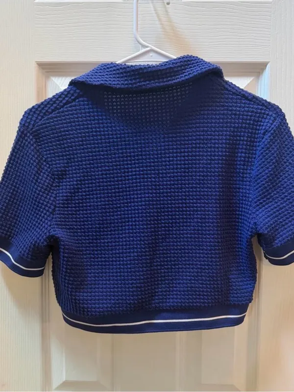 AO Sports collared crop top size M - Image 2