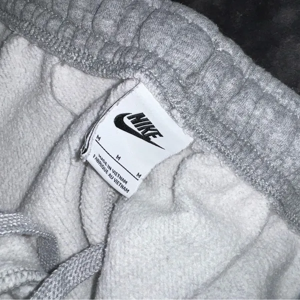 Nike Sportswear Club Fleece Cargo Jogger Sweatpants in Gray Size Medium - Image 14