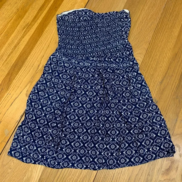 Abercrombie & Fitch Navy Blue White Floral Strapless Smocked Mini‎ Dress Small - Image 4