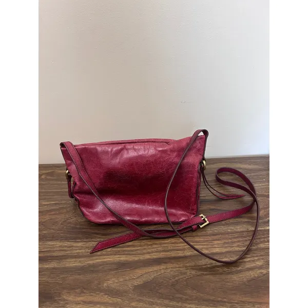 Hobo Red Genuine‎ Leather Slouchy Crossbody Bag Whipstitch Detail Tassel Zipper - Image 4