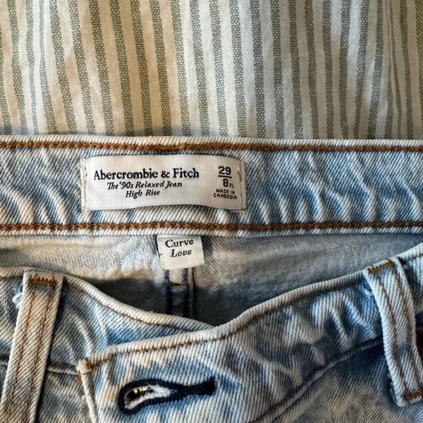 Abercrombie & Fitch Light Wash Straight Jeans Extra Long - Image 2