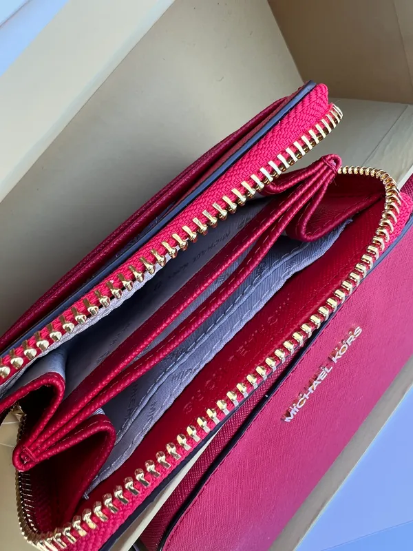 Michael Kors Giftable boxed item wallet & Travel Pouch - Bright Red - Image 6