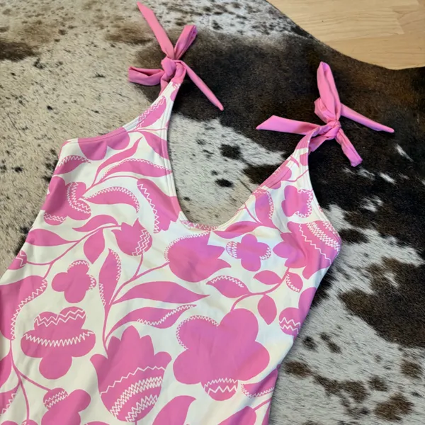 KATE SPADE Shoulder Bow Tie V-Neck One Piece Swimsuit In Surf Pink Size‎ Medium - Image 2