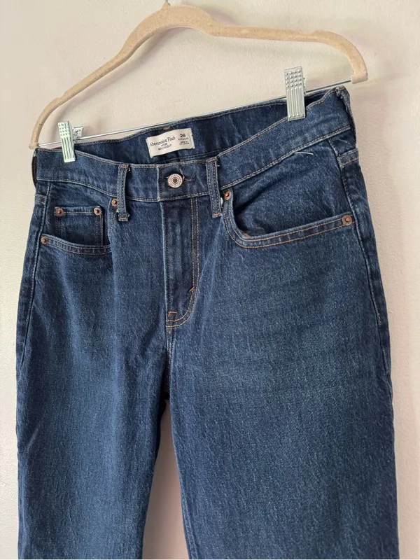 Abercrombie & Fitch Mid Rise 90s Straight Leg Jeans Women’s Size 28 Dark Wash - Image 3