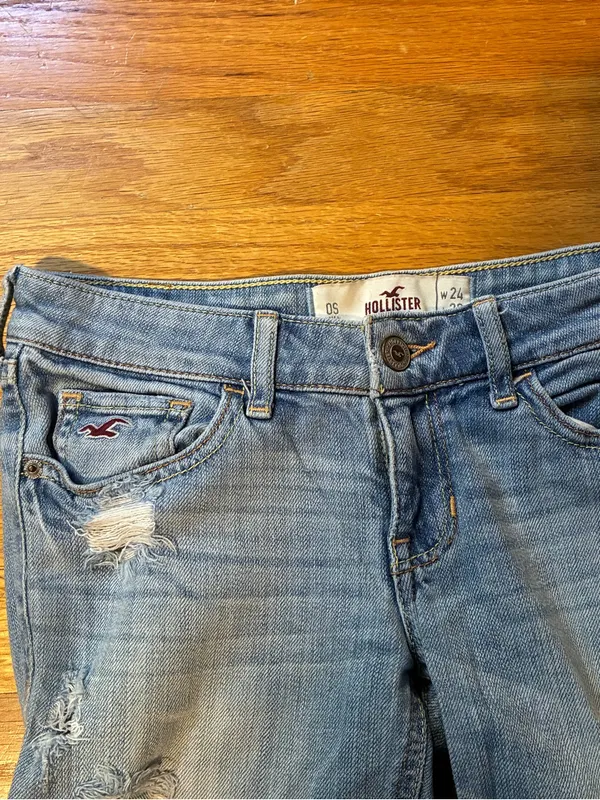 Hollister Distressed Light Wash Denim Jeans Blue Women's 0S 24x29 - Image 4