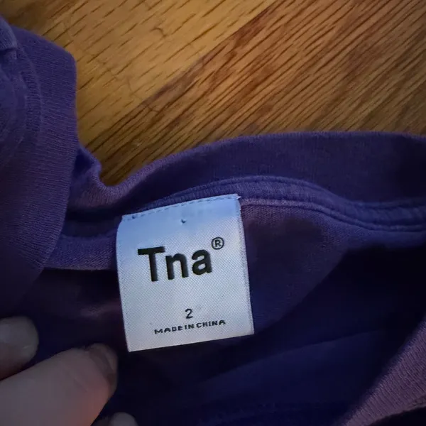 Tna Aritzia Cropped Short Sleeve T-Shirt Size 2 Purple 100% Cotton OTC3-10166-11 - Image 3
