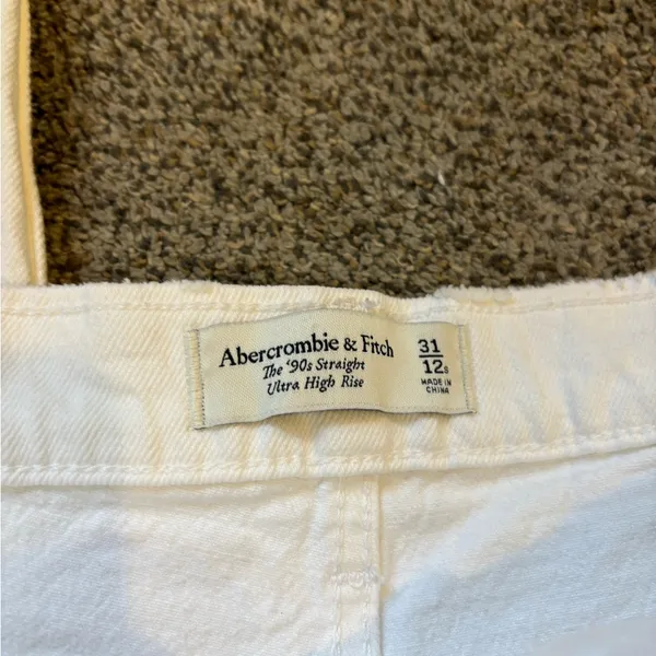 Abercrombie 90’s Straight High Rise Jeans - Image 3
