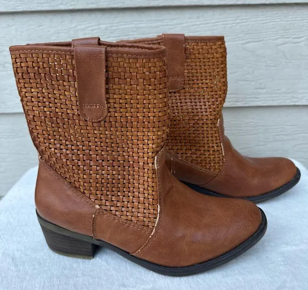 Bare Traps cowgirl ankle boots - Image 5