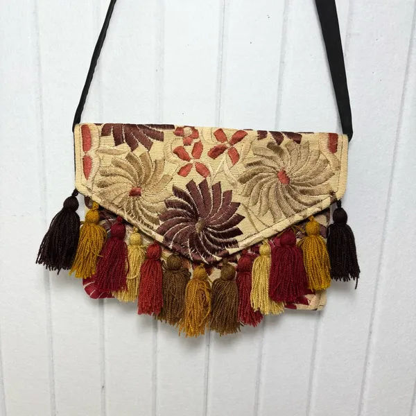 Boho Floral Embroidered‎ with tassels Women's crossbody Bag - Image 9