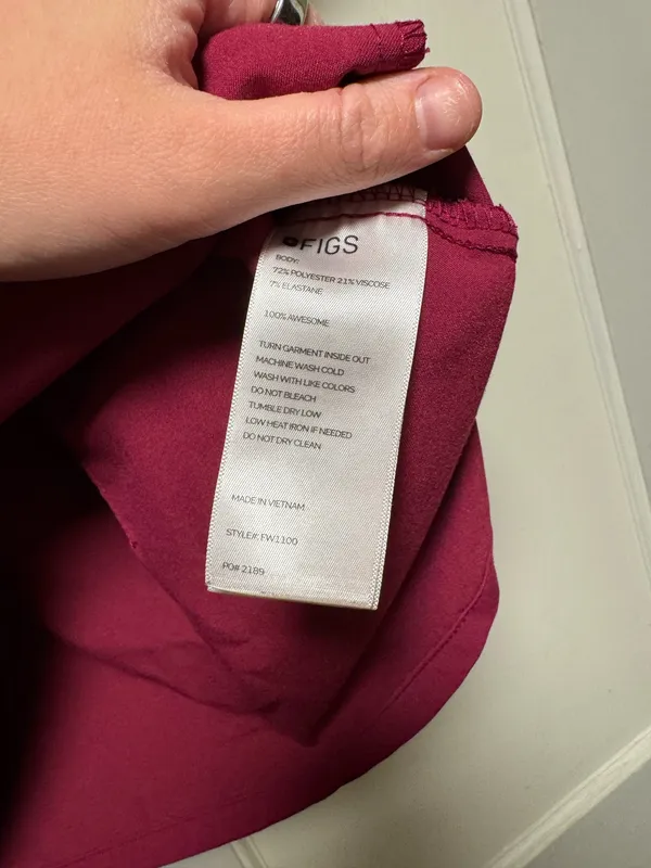 FIGS Scrub Top Casma Three-Pocket Dark Magenta - Image 5