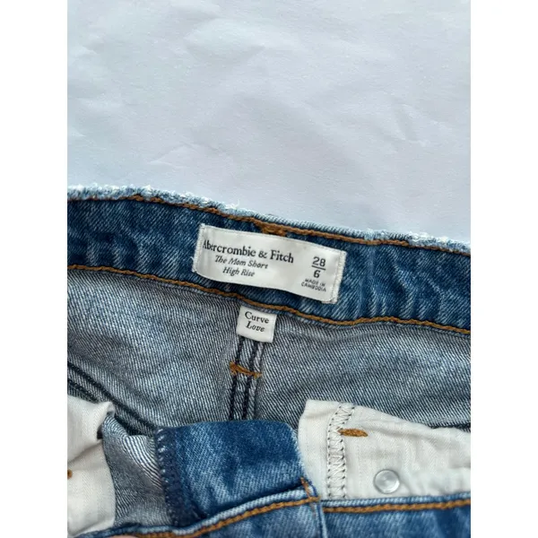 Abercrombie & Fitch Mom High Rise Curve Love Short Size 6/28 - Image 3