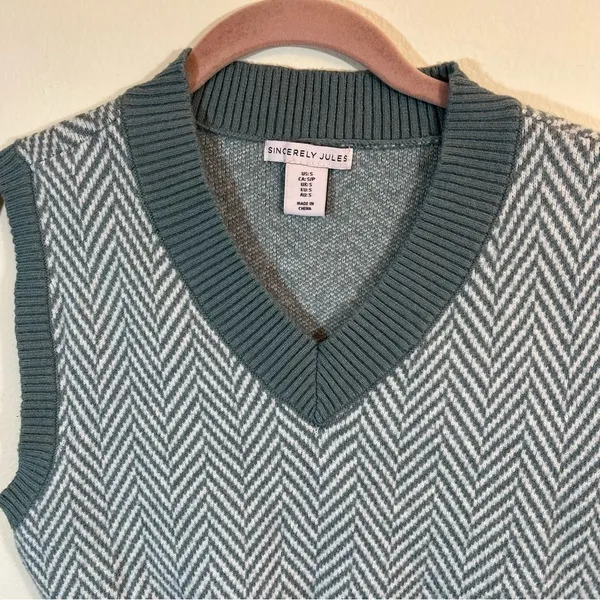 ✨‎ Sincerely Jules Women’s Gray Black Sweater Vest Small - Image 2