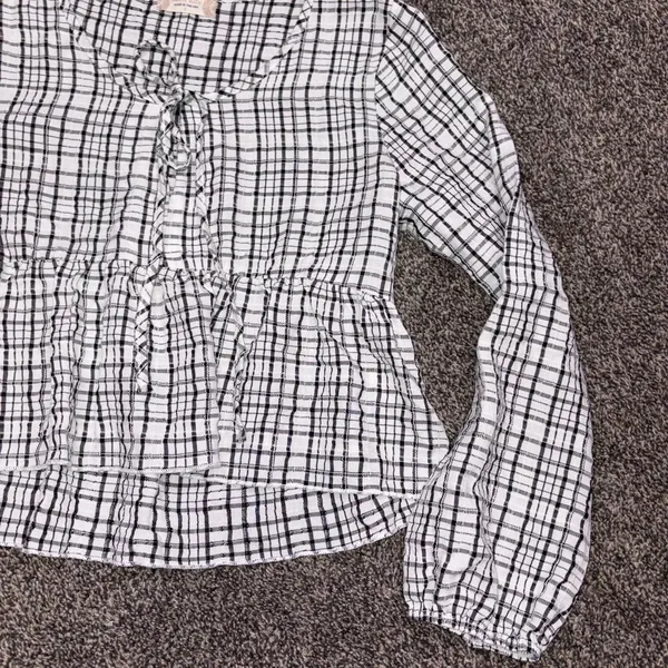 Altar'd State white and black plaid blouse with ruffle details, size S - Image 8