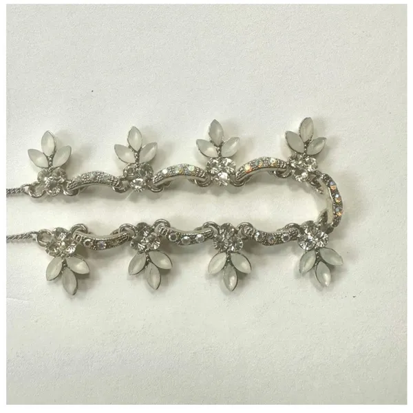 Rhinestone multi leaf choker necklace Silver - Image 9