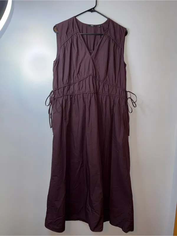 Uniqlo Sleeveless V-Neck Maxi Dress in Plum Brown - Image 3
