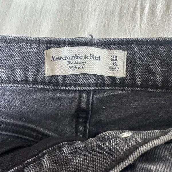 Abercrombie curve love ripped jeans - Image 3