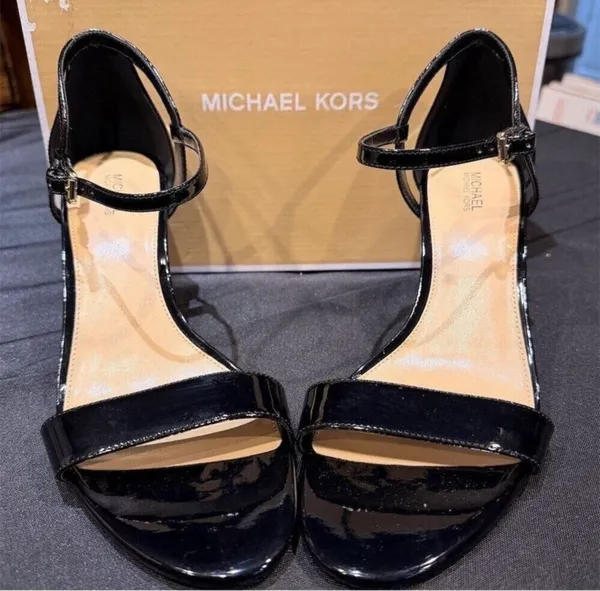 The Michael Kors Women Simone Mid Sandal Shoes in Black size 9 in box - Image 2