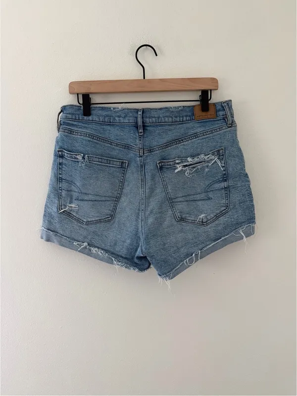 American Eagle High Waisted Cotton Light Wash Relax Fit Cuff Denim Short size 10 - Image 2