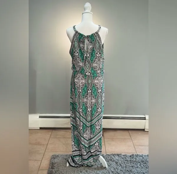 White House | Black Market SALE! Green Patterned Maxi Dress Size M EUC - Image 2