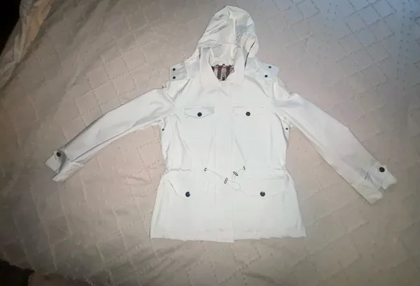 Authentic Burberry Brit White Jacket Women’s Size Large. Nova Check Lining with Detachable Hood. EUC. Only worn a handful of times, very minor wear. Smoke/Pet Free Home. Recently professionally dry-cleaned. - Image 2
