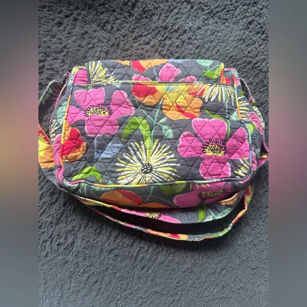 Vera Bradley shoulder bag with flap closure, gray with bright floral - Image 4
