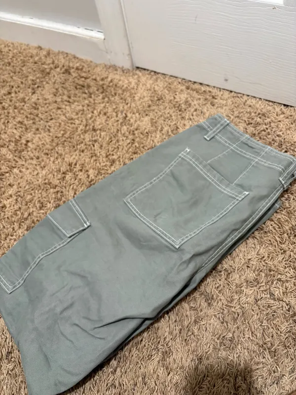 Forever 21 Cargo Pants Green - Image 2
